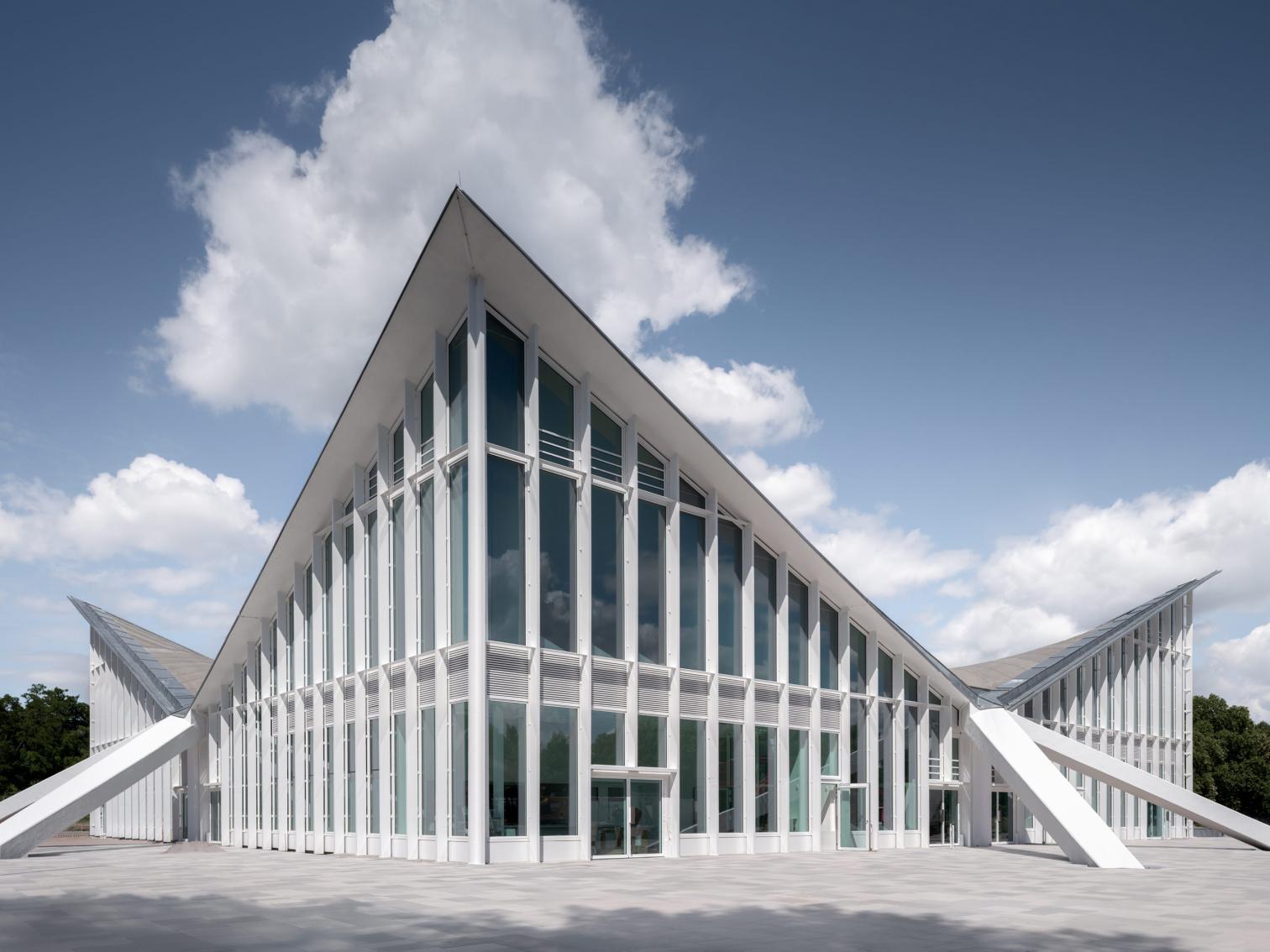 Refurbishment of Hyparschale in Magdeburg
