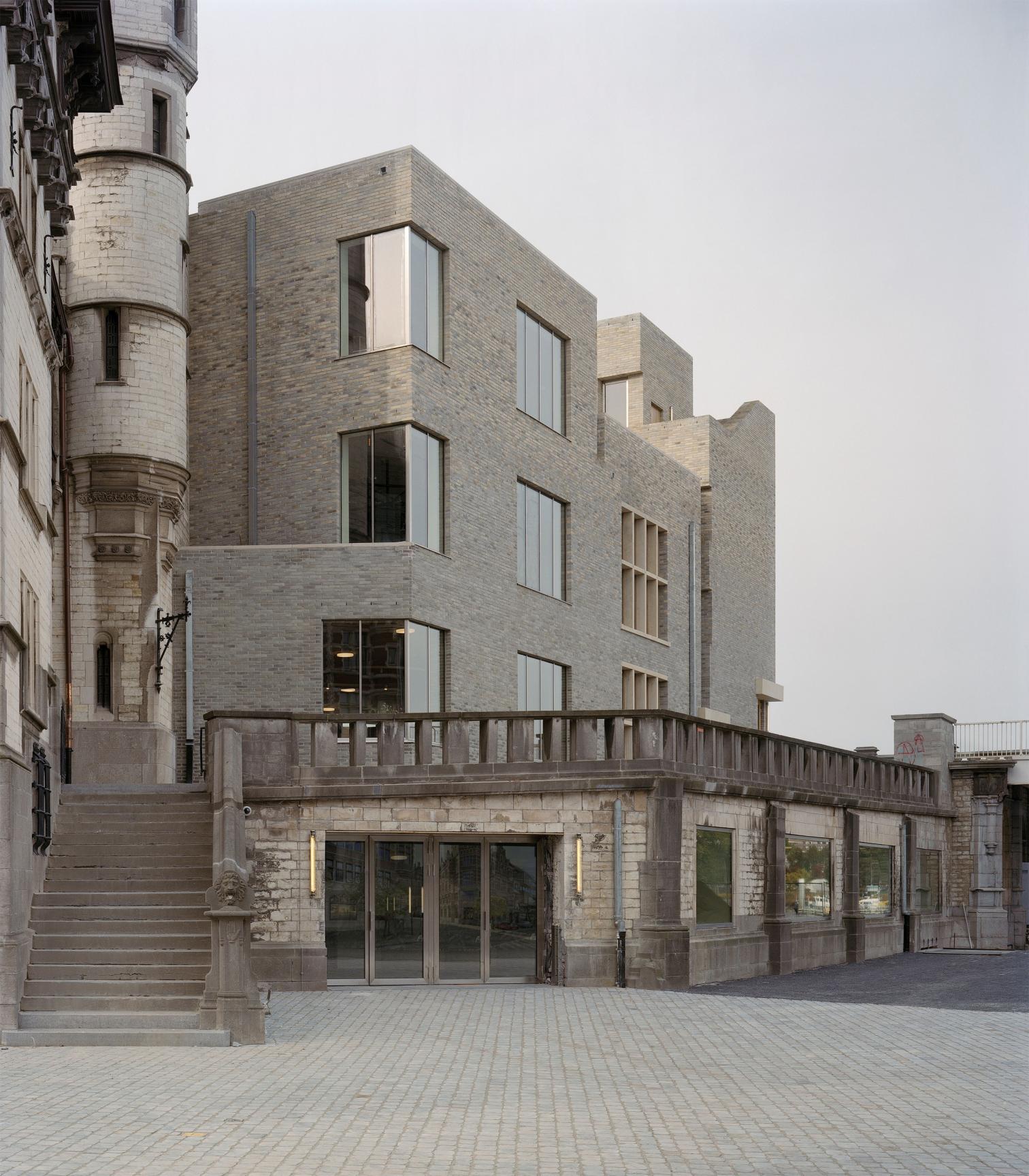 Intervention on Het Steen castle in Antwerp