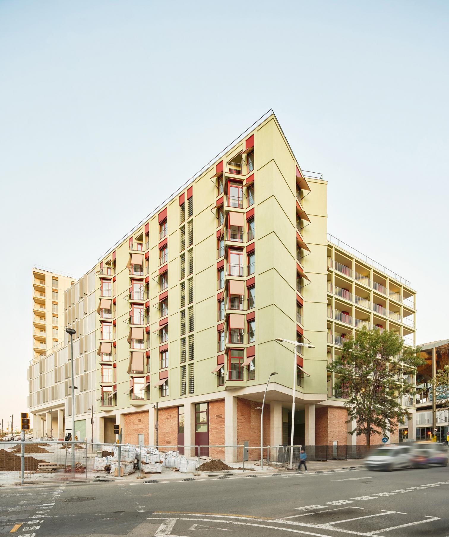 51 social housing units. Building A at Illa Glòries in Barcelona