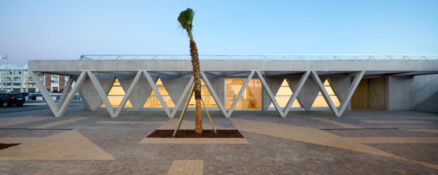 Edificio de Capitanía en el puerto deportivo de Ayamonte (Huelva)