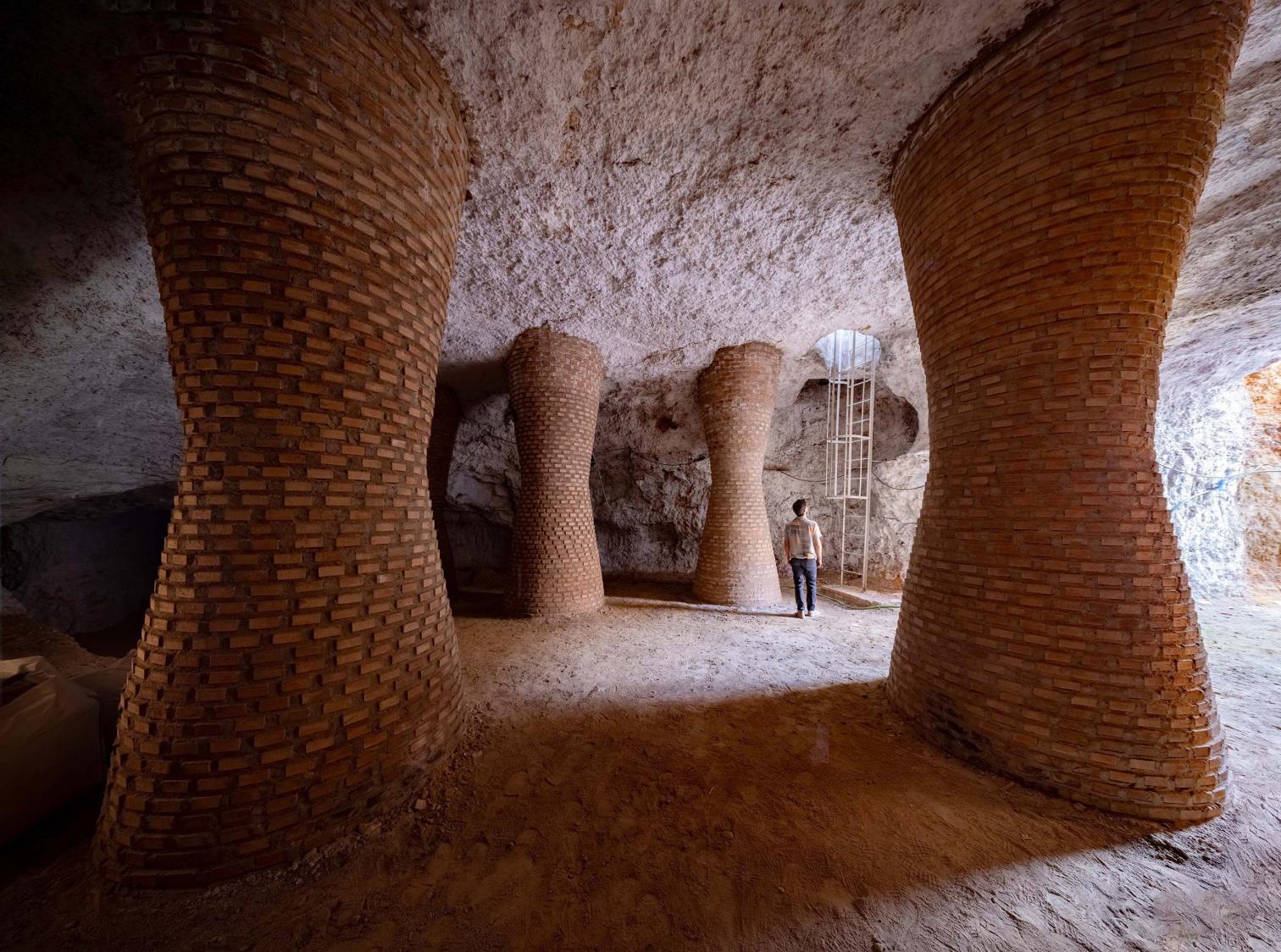 Stabilization of the urban anthropic cave system in Tomelloso