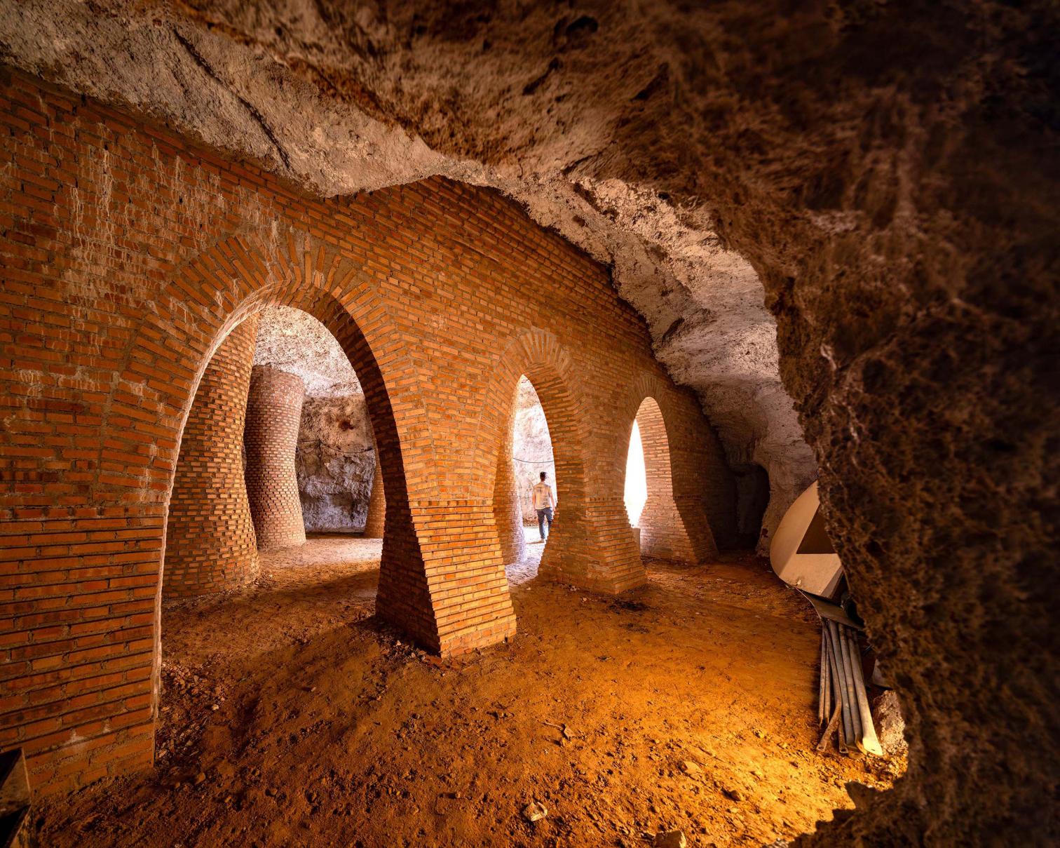 Stabilization of the urban anthropic cave system in Tomelloso