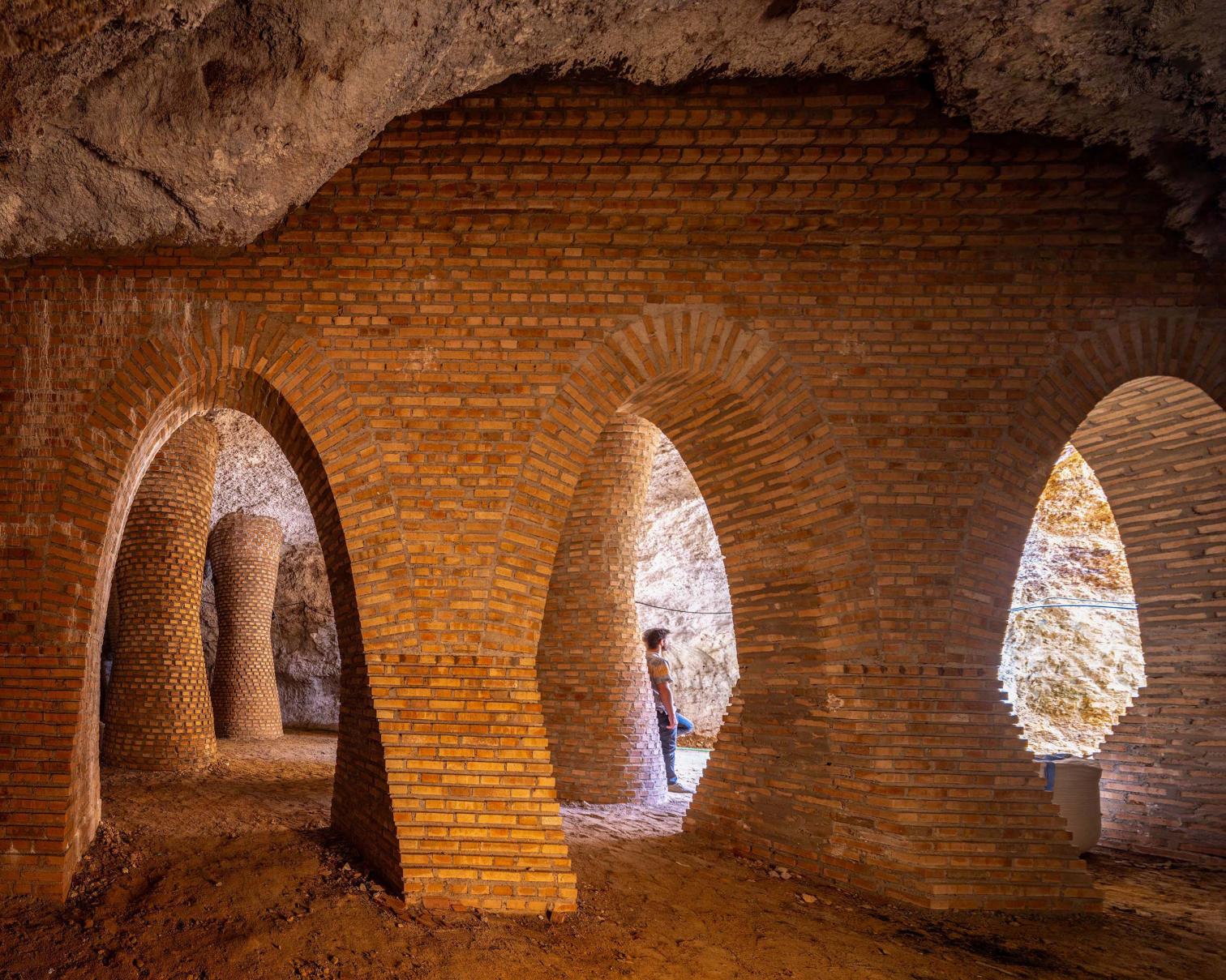Stabilization of the urban anthropic cave system in Tomelloso