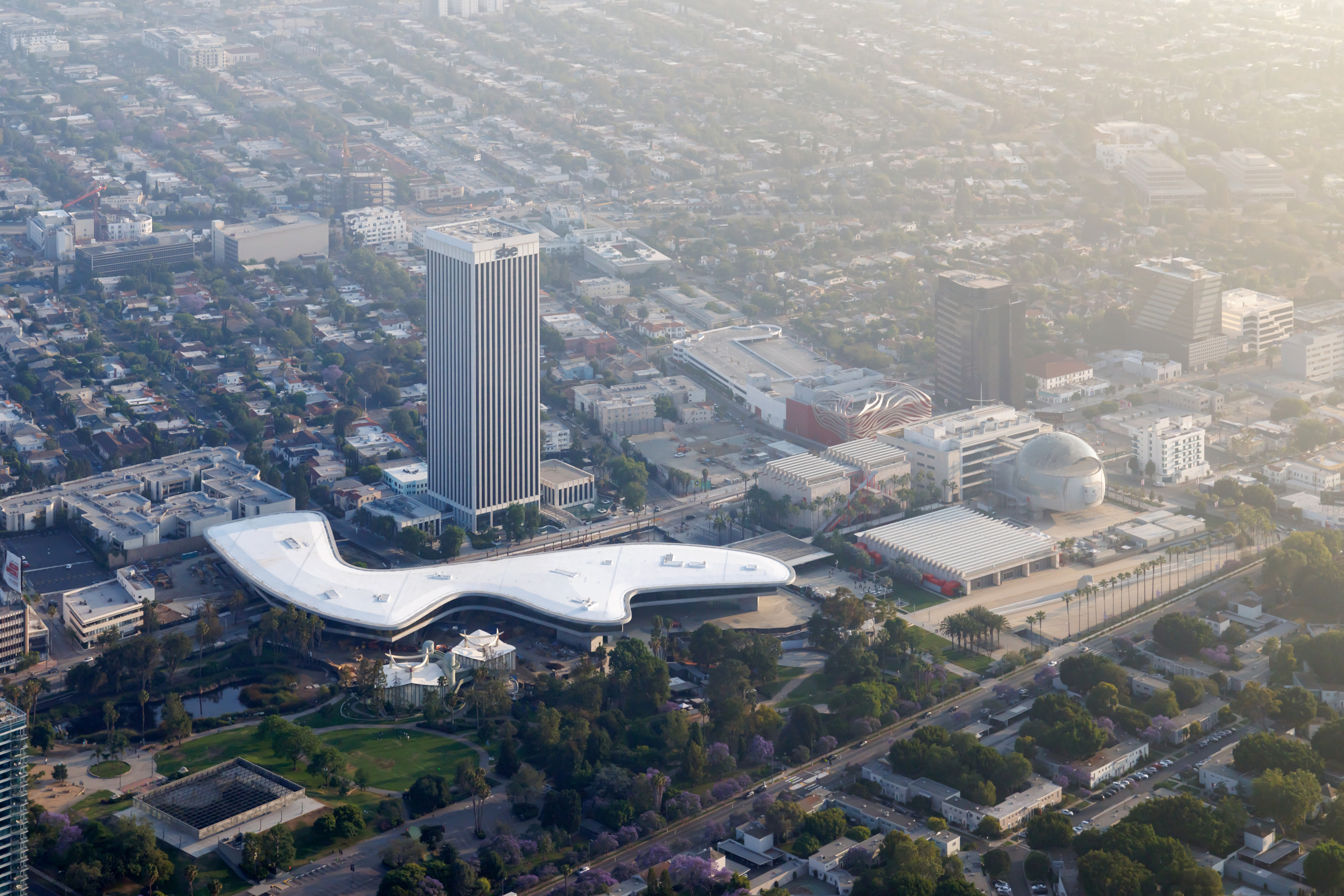トップス LACMA Los Angeles County Museum of Art LACMA's new building: A sneak peek in 2025, opening in 2026