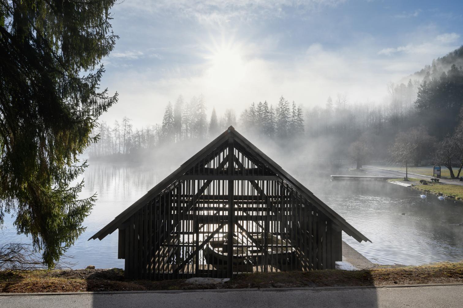 Cobertizo para embarcaciones Zaka en el lago Bled