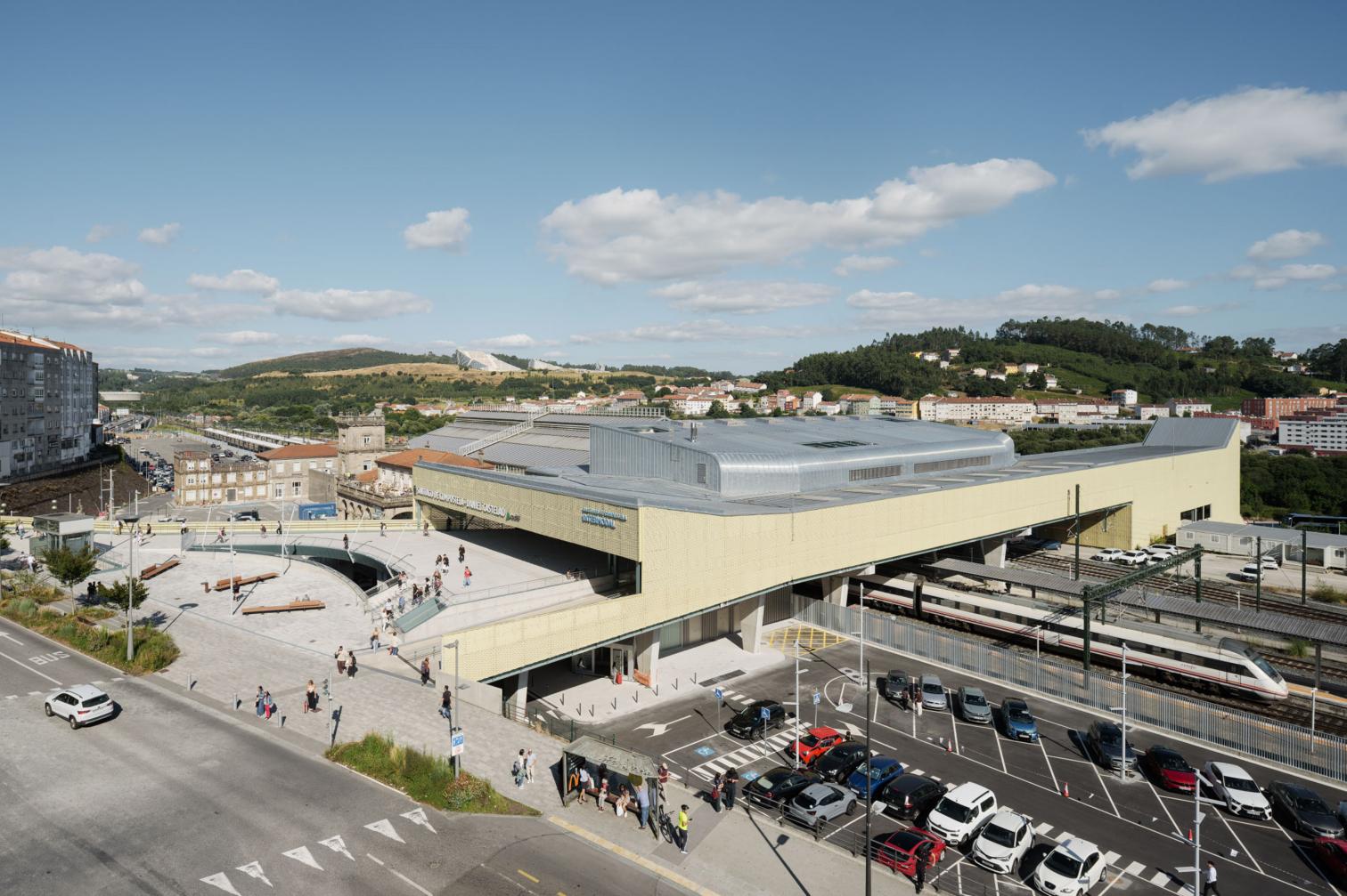 Estación de AVE y pasarela peatonal, Santiago de Compostela