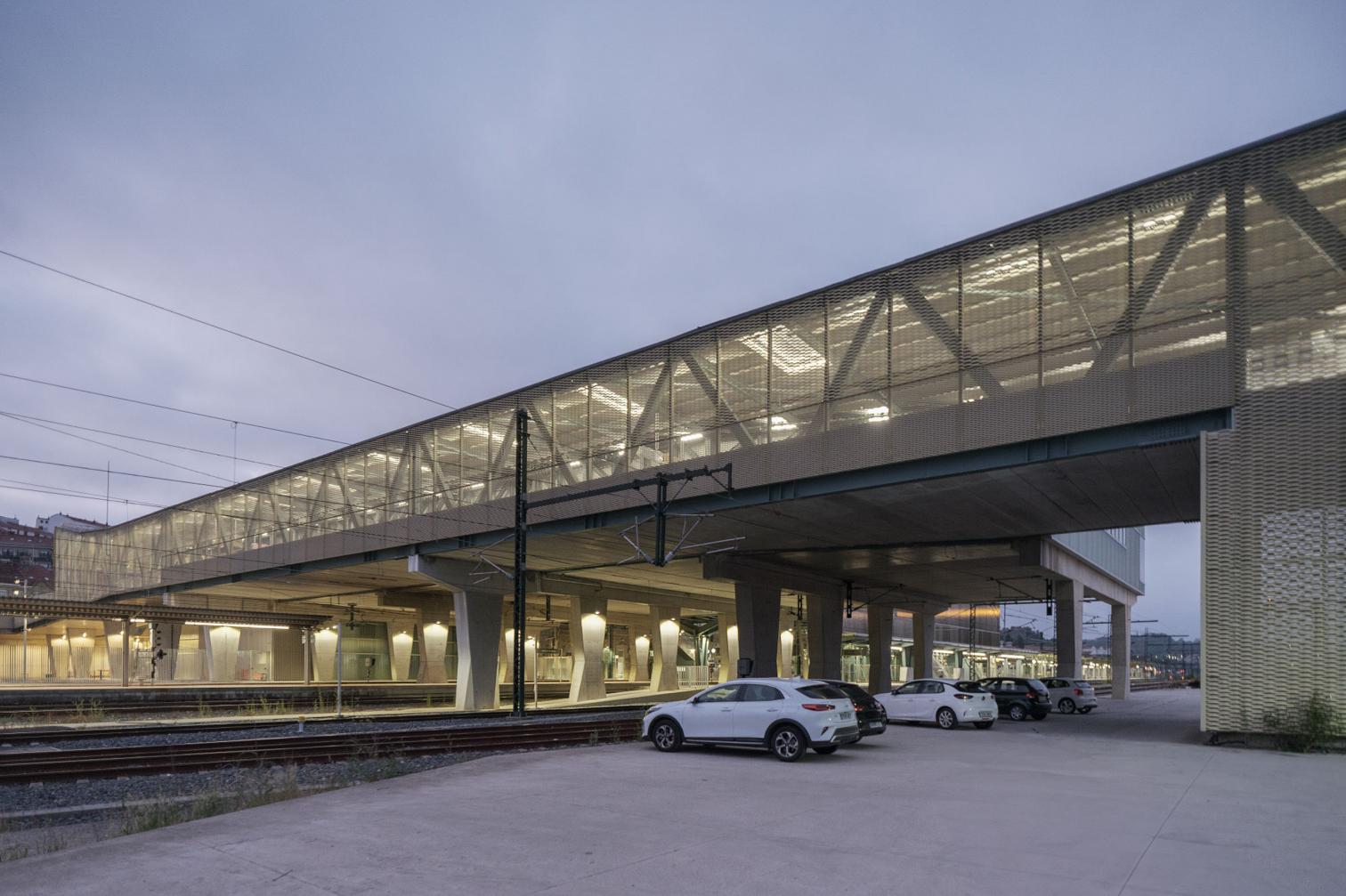 Estación de AVE y pasarela peatonal, Santiago de Compostela