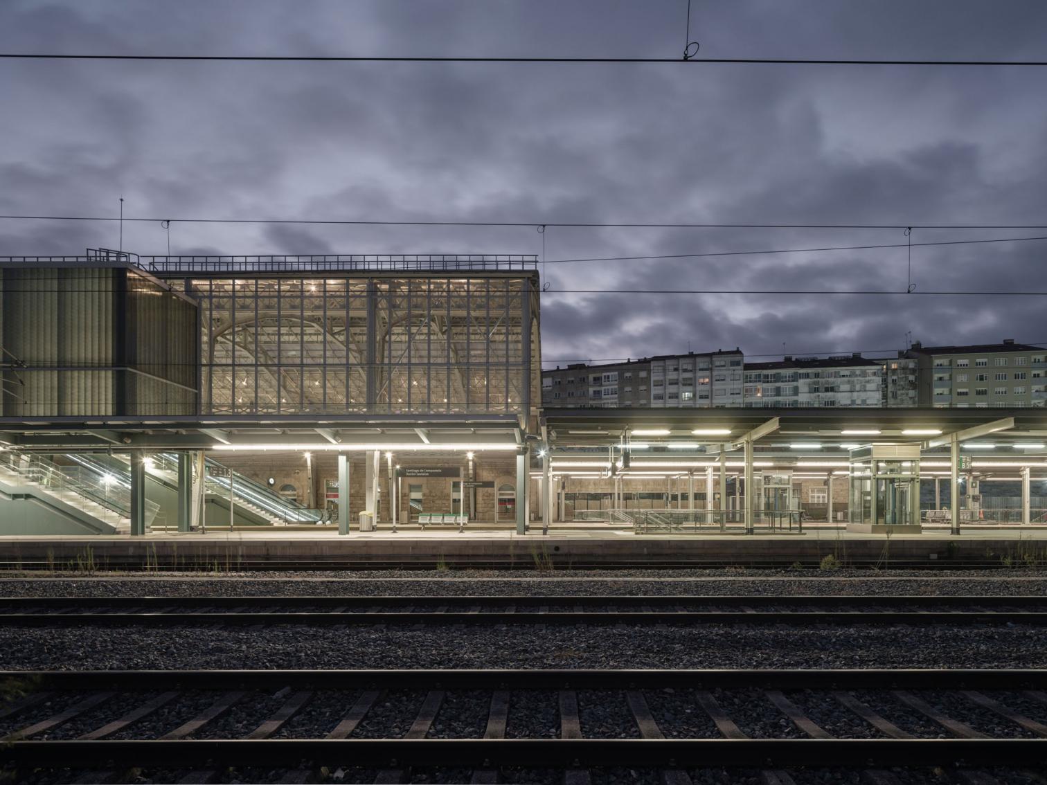 Estación de AVE y pasarela peatonal, Santiago de Compostela