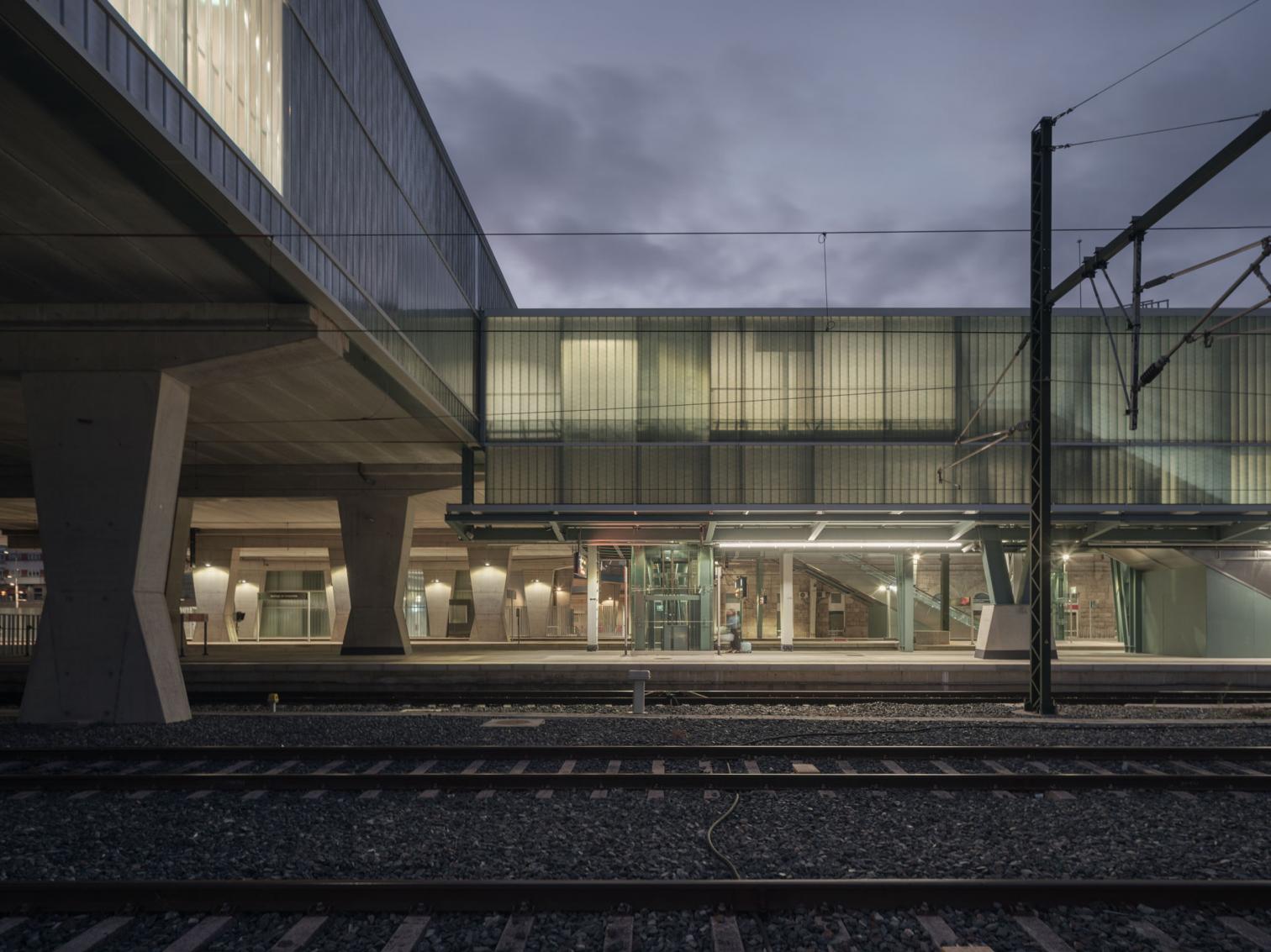 Estación de AVE y pasarela peatonal, Santiago de Compostela