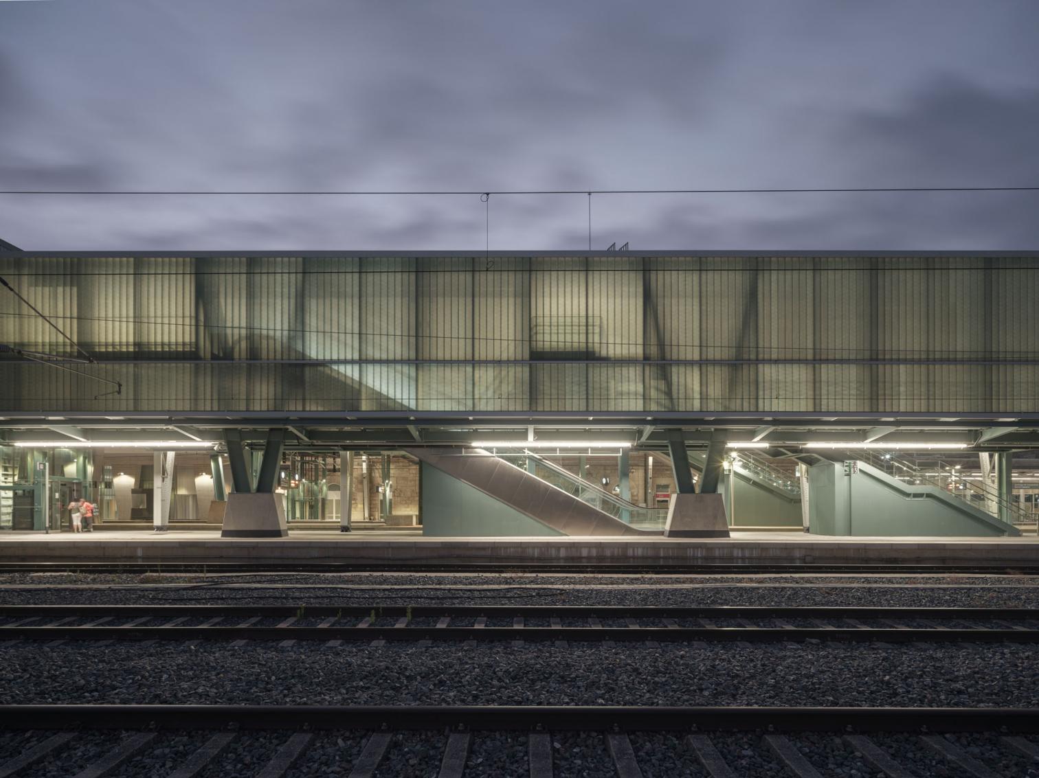 Estación de AVE y pasarela peatonal, Santiago de Compostela