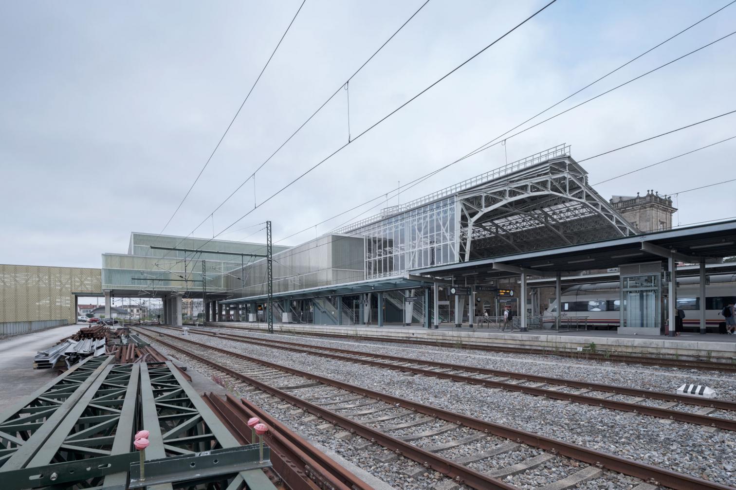 Estación de AVE y pasarela peatonal, Santiago de Compostela