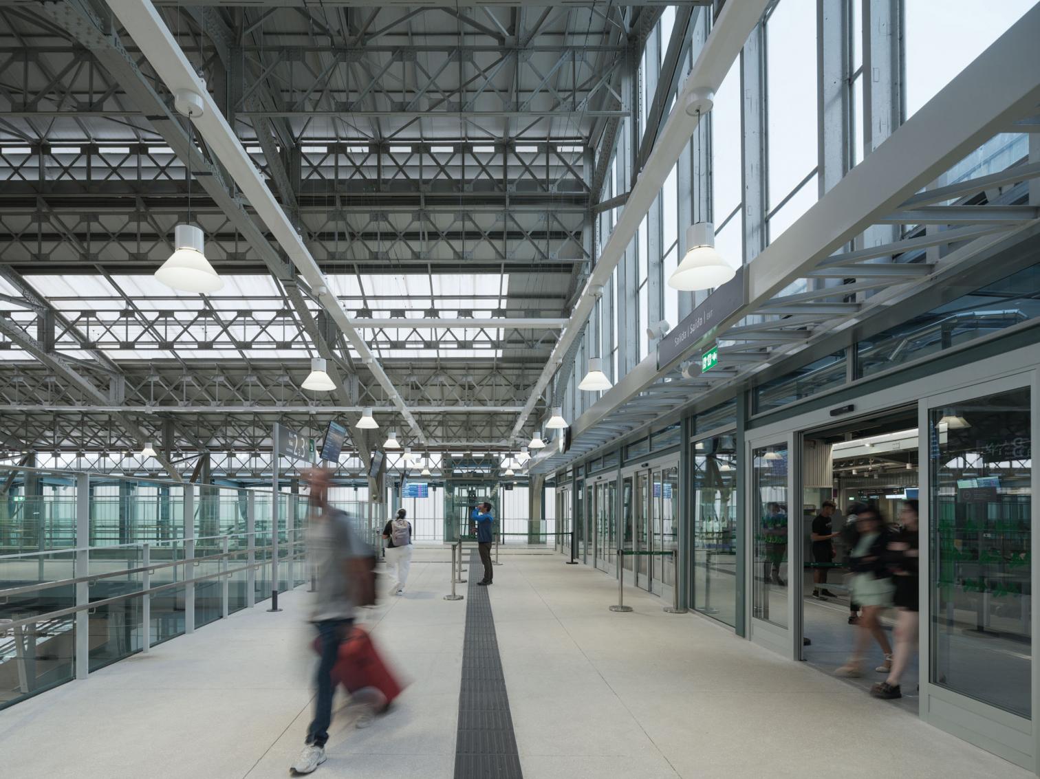Estación de AVE y pasarela peatonal, Santiago de Compostela