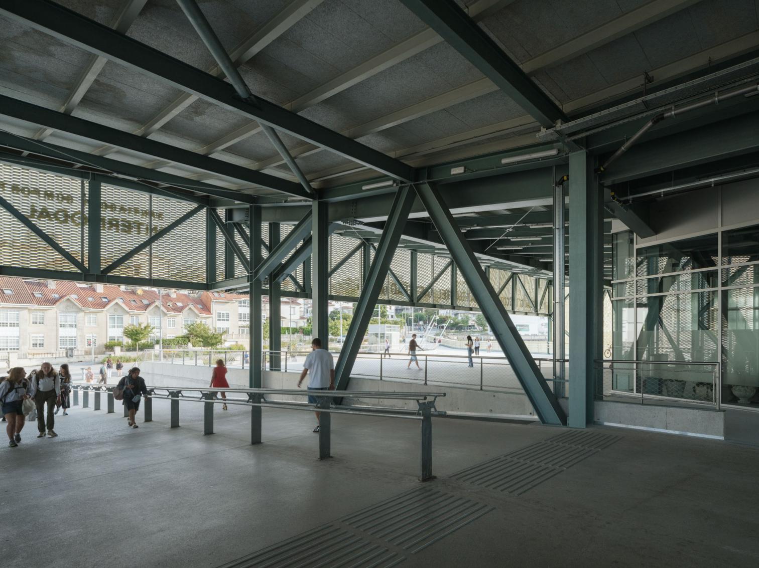 Estación de AVE y pasarela peatonal, Santiago de Compostela