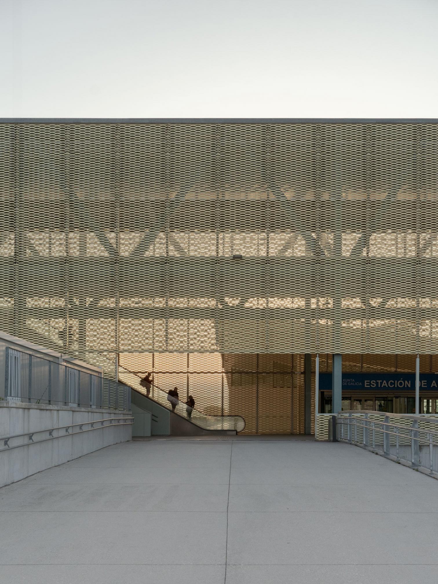 Estación de AVE y pasarela peatonal, Santiago de Compostela