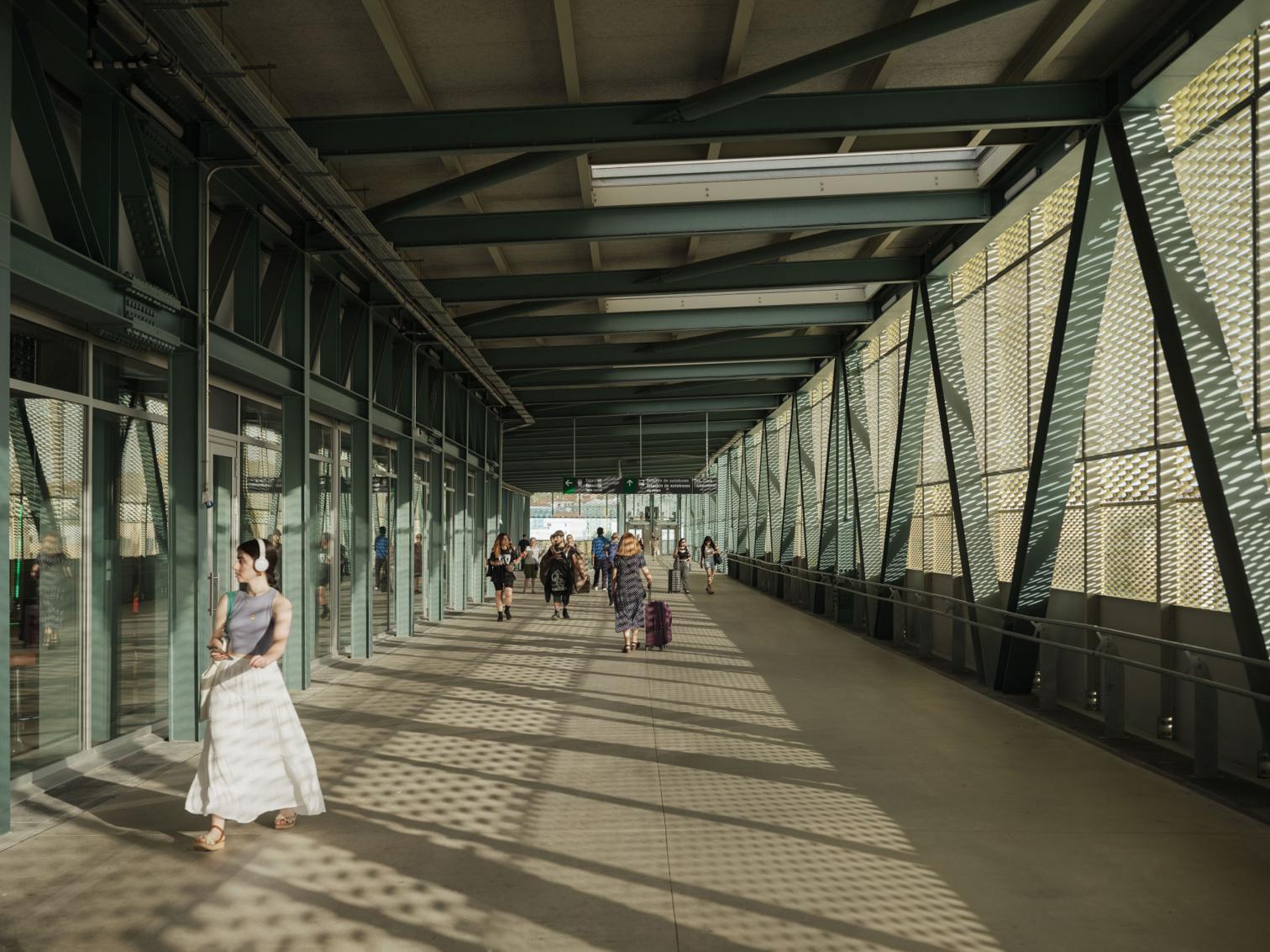 Estación de AVE y pasarela peatonal, Santiago de Compostela