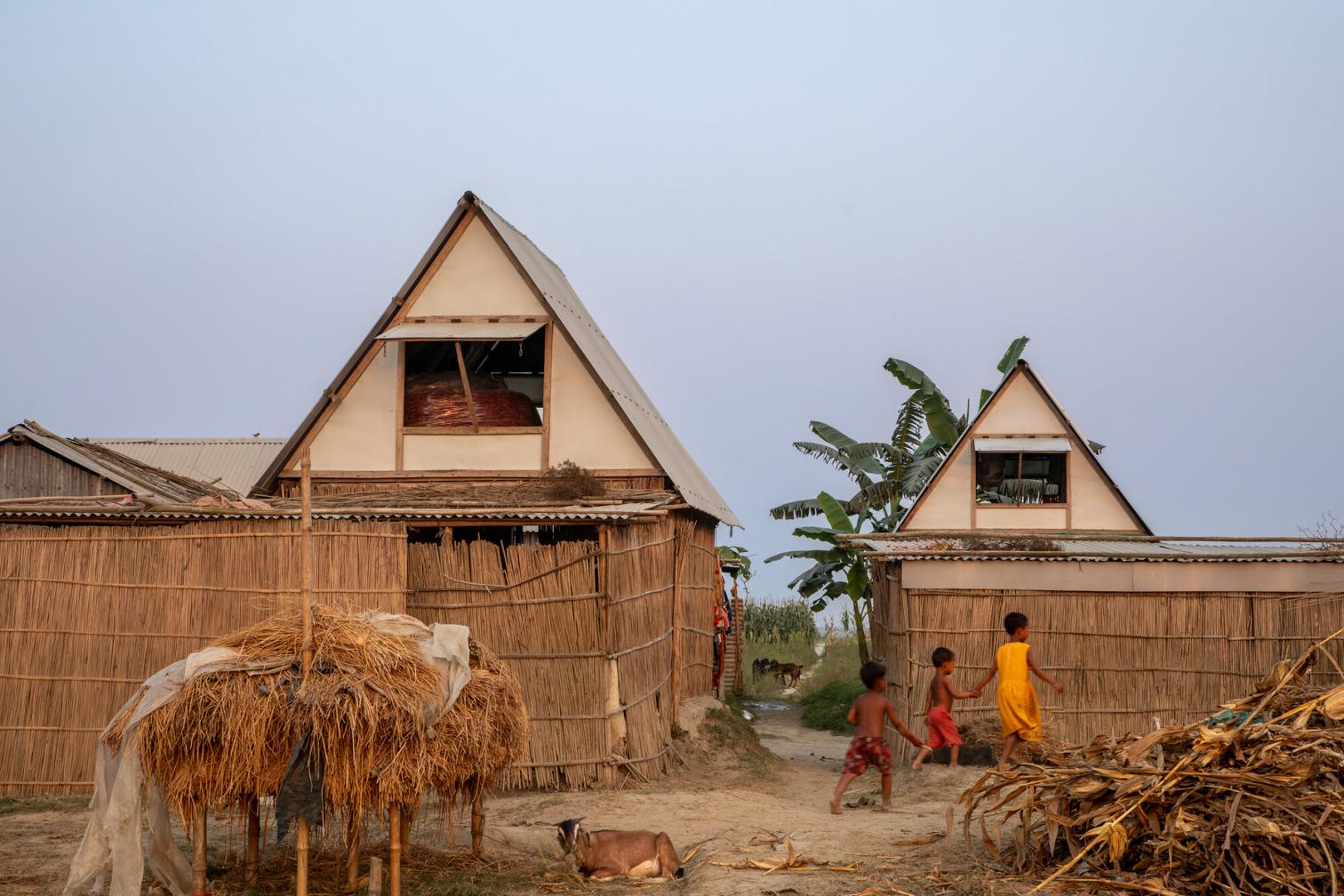 Estructuras modulares Khudi Bari