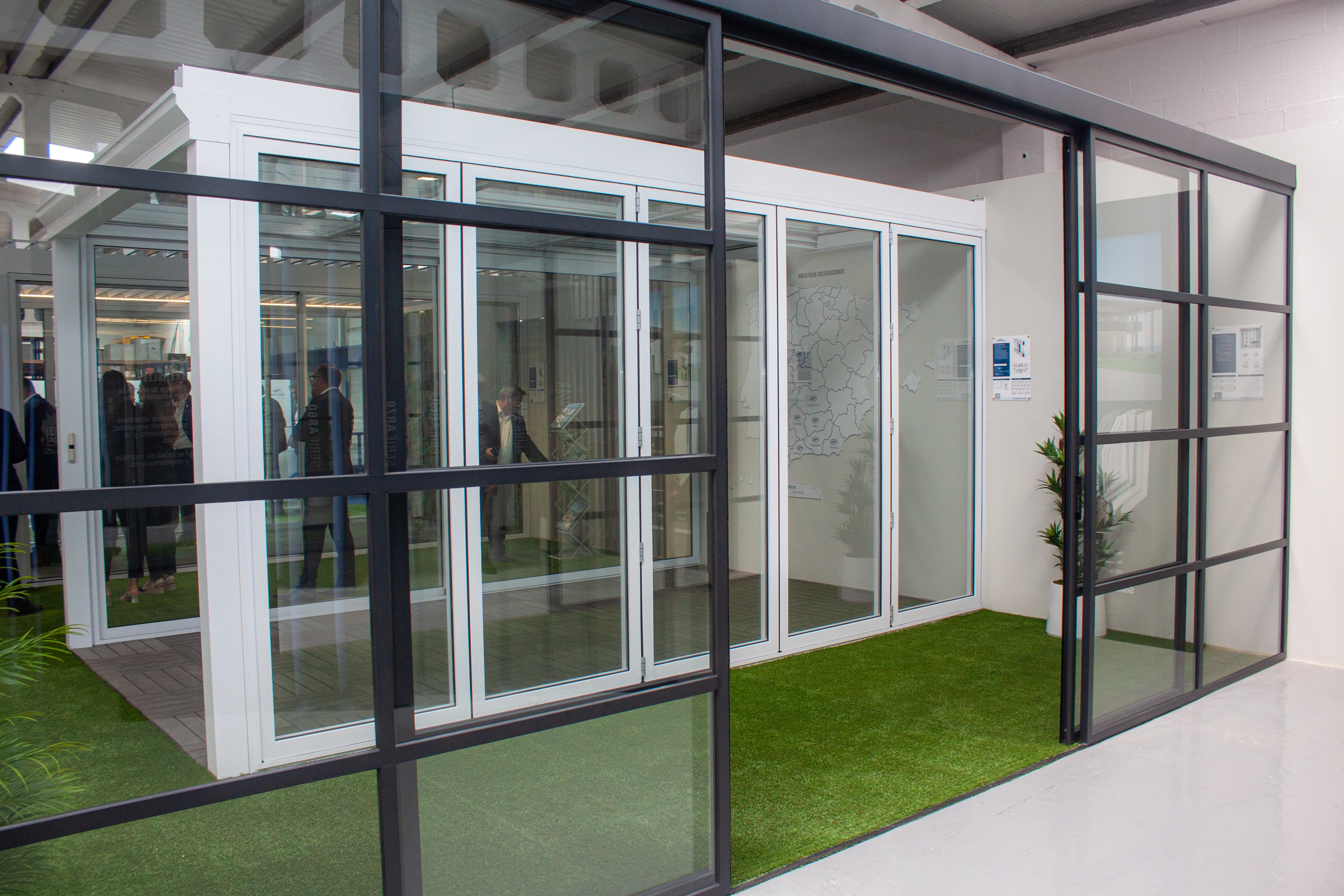 Aluminios Galisur inaugura showroom en Huelva