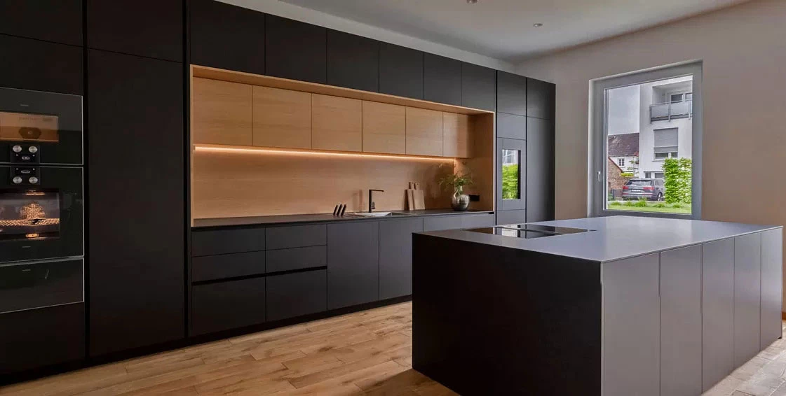 Las cocinas con isla: funcionalidad y estilo. Imagen: cortesía Yelarsan
