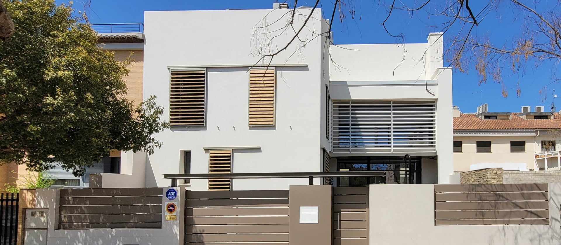 Soluciones personalizadas en esta casa unifamiliar en Valencia, con Finstral. Imágenes: Fem Vidre
