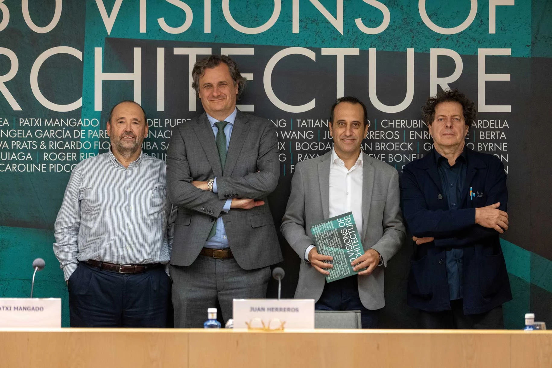Presentación del libro en Madrid. Francisco Mangado, arquitecto; Alberto de Luca, CEO de Knauf Ibérica; Pablo Maroto, director de Marketing & Técnico de Knauf; y Juan Herreros, arquitecto.