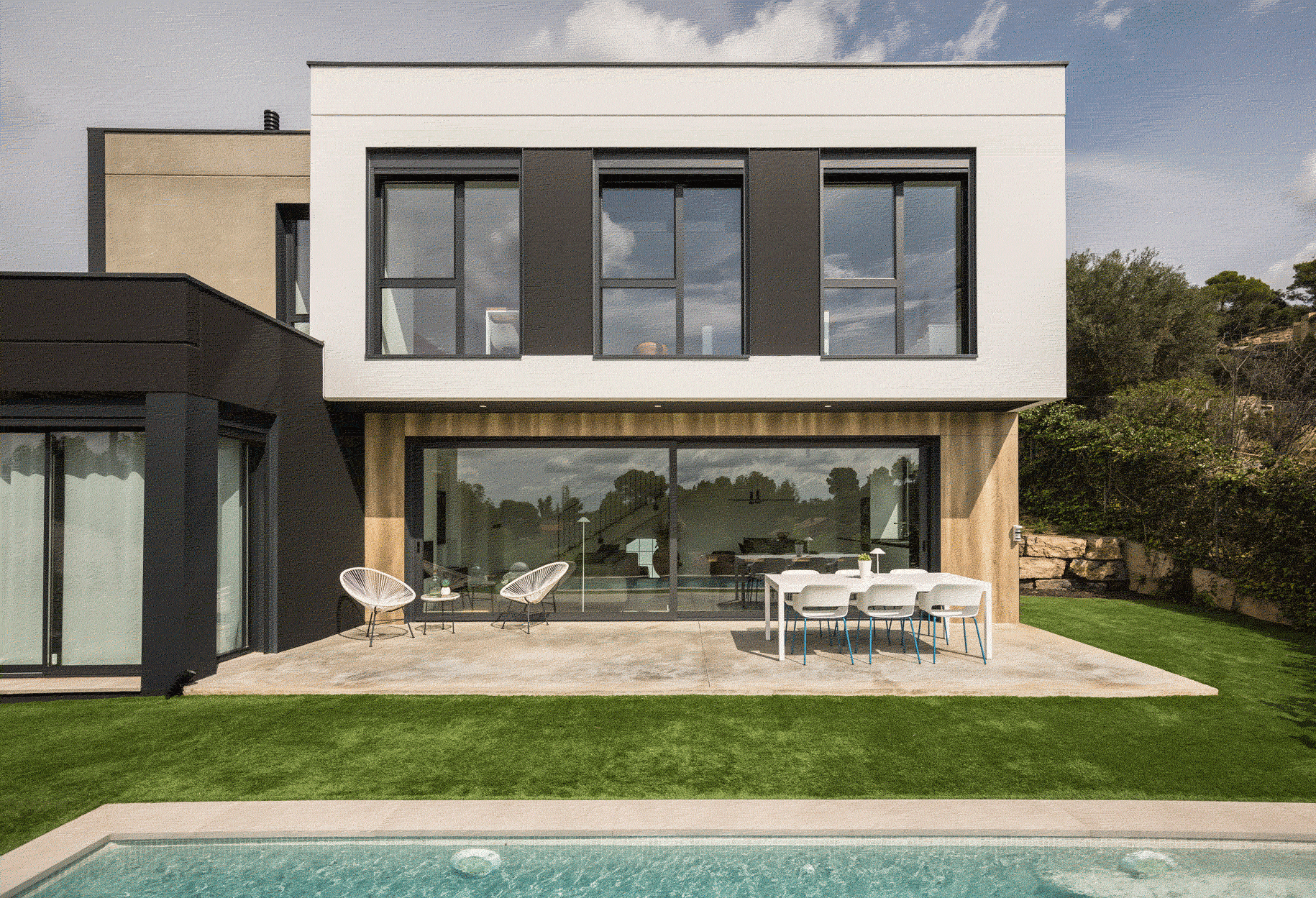 Can Nora, conexión interior-exterior con cerramientos TECHNAL 