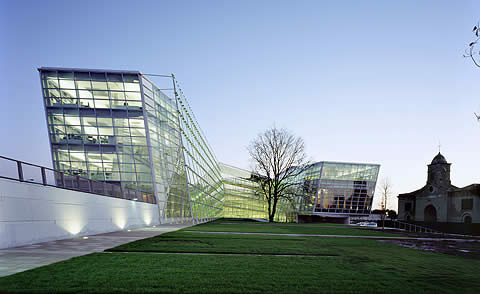 A New Art Palace Sets Sail in Paris: on Frank Gehry's Fondation Louis  Vuitton - WSJ